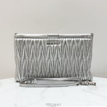 Miu Miu ��ǰ�ٿõ��� �̿�̿� ��Ʋ�� ���� Ŭ��ġ ũ�ν��� 5BF390��ǰ�ٿõ��� �̿�̿� ��Ʋ�� ���� Ŭ��ġ ũ�ν��� 5B