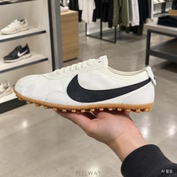나이크 문 슈 OG 세일 블랙 화이트 로우 프로파일 스니커즈