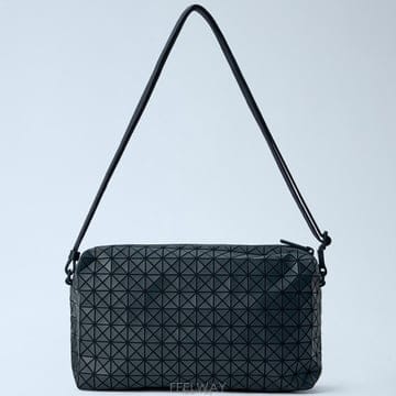 Issey Miyake 26 FW �ٿ��ٿ� �̼��̹̾��� Saddle ���� ũ�ν��� BB69 AG131 15 BLK26 FW �ٿ��ٿ� �̼��̹̾��� Saddle ���� ũ�ν��� BB69 