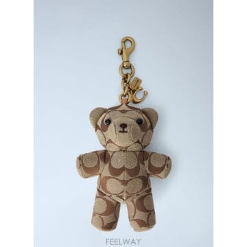 Coach 26 FW ��ġ ���� Bear Bag Charm In Signature Jacquard CFU40 B4 T226 FW ��ġ ���� Bear Bag Charm In Signature Jacquard C