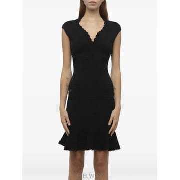Alexander Mcqueen 26 FW �˷���� ���� V�� �̴� �巹�� 417527 TP45671692226 FW �˷���� ���� V�� �̴� �巹�� 417527 TP456716922