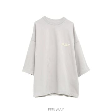 Fear of God 26 FW �Ǿ���갫 �ΰ� ����Ʈ ��ư Ƽ���� RW002730059 TP45858956126 FW �Ǿ���갫 �ΰ� ����Ʈ ��ư Ƽ���� RW002730059 T