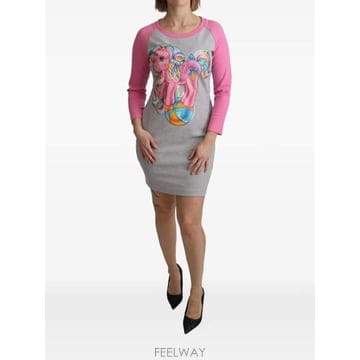 Moschino 26 FW ��Ű�� X ���� ��Ʋ ���� �׷��� ����Ʈ �̴� �巹�� 803062032626 TP4585746326 FW ��Ű�� X ���� ��Ʋ ���� �׷��� ����Ʈ �̴� ��