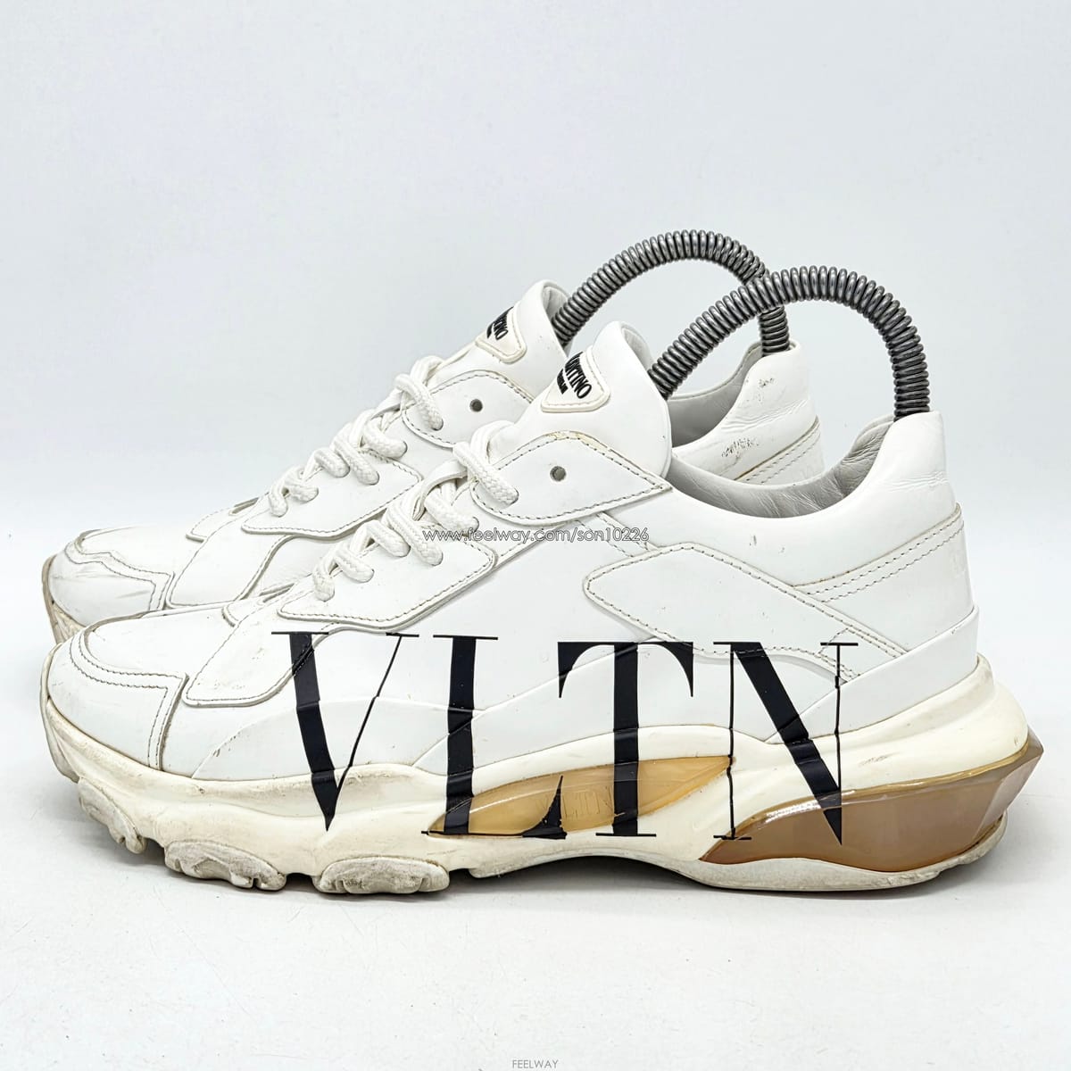 Valentino �߷�Ƽ�� ��ս� VLTN �ٿ ����Ŀ�� ȭ��Ʈ ���� (37 1/2)�߷�Ƽ�� ��ս� VLTN �ٿ ����Ŀ�� ȭ��Ʈ ���� (37 1