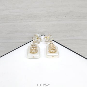 [럭스유] (새상품) 샤넬 CC로고 크리스탈 NO5 향수병 드롭 이어링 AB7272