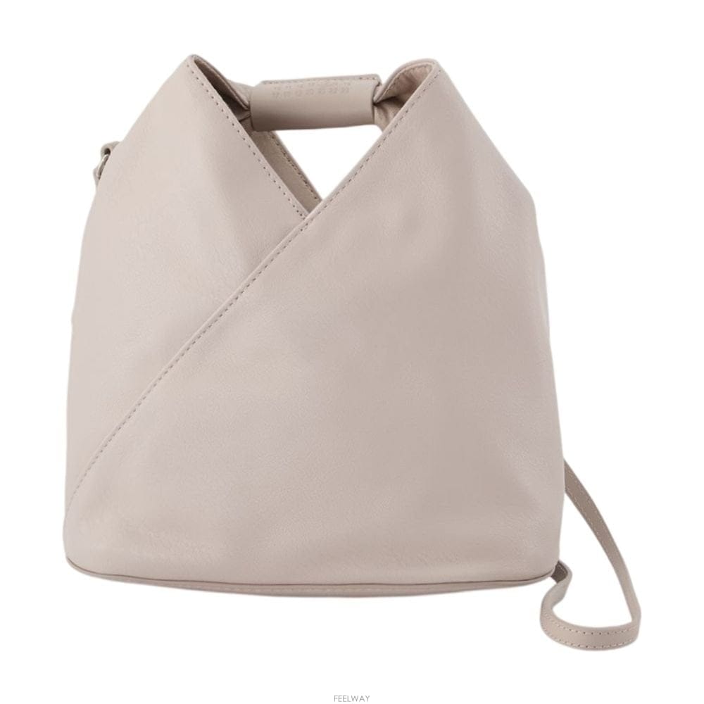 Maison Margiela 26 F/W MM6 ���� ���������� ���д��� ũ�ν��ٵ� MM6 MAI B073232600926 F/W MM6 ���� ���������� ���д��� ũ�ν��ٵ� MM6 MAI