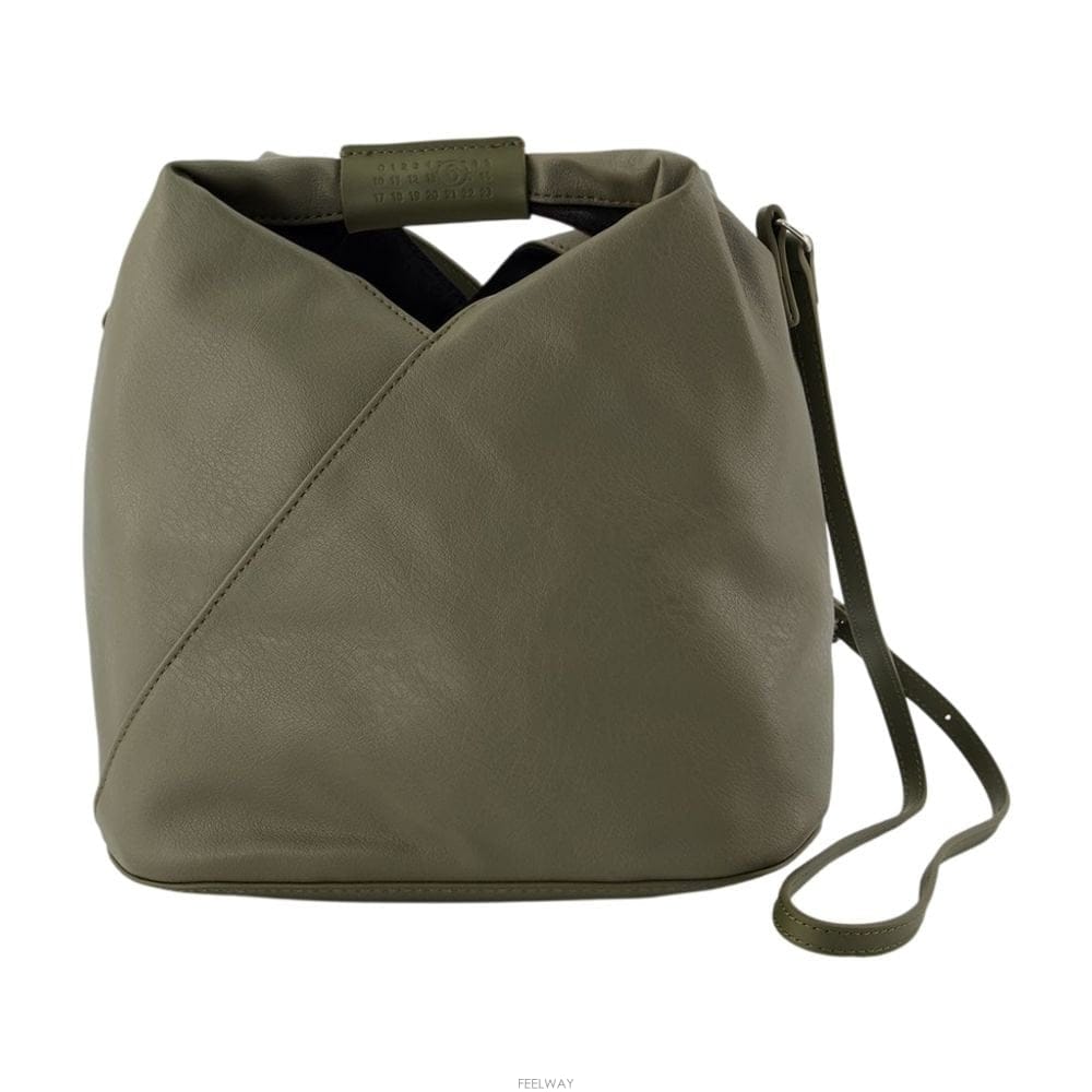 Maison Margiela 26 F/W MM6 ���� ���������� ���д��� ũ�ν��ٵ� MM6 MAI B073232601526 F/W MM6 ���� ���������� ���д��� ũ�ν��ٵ� MM6 MAI
