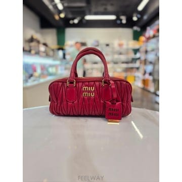 Miu Miu �̿�̿� �Ƹ�ī�� ���׶�� ���� ���� ���ַ� ���� ��Ʈ��  5BB142�̿�̿� �Ƹ�ī�� ���׶�� ���� ���� ���ַ� ���� ��Ʈ