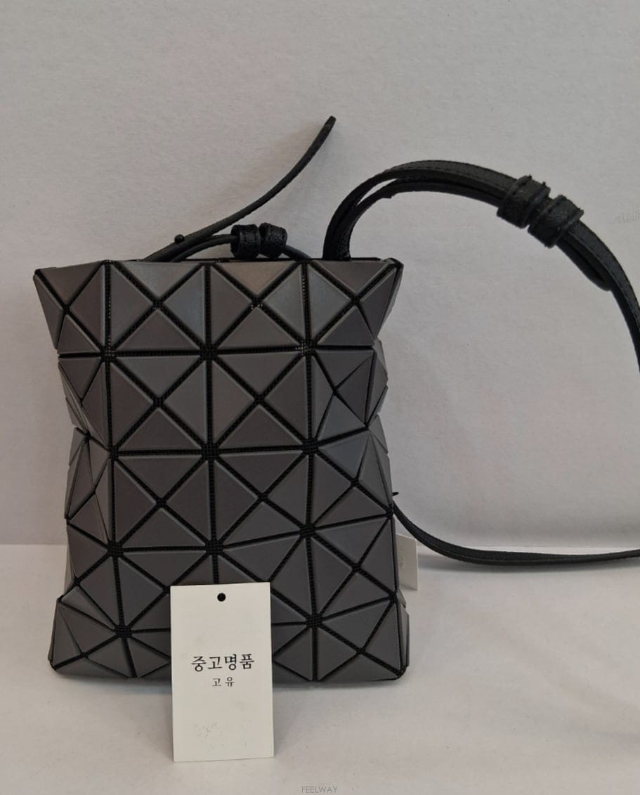 Issey Miyake ���±ػ�(��ȭ������)�ٿ��ٿ� ũ�ν�������±ػ�(��ȭ������)�ٿ��ٿ� ũ�ν����