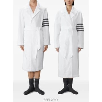 Thom Browne ���Ϲ�� ����� ��Ʈ������ ������ ��ư ������Ϲ�� ����� ��Ʈ������ ������ ��ư ����
