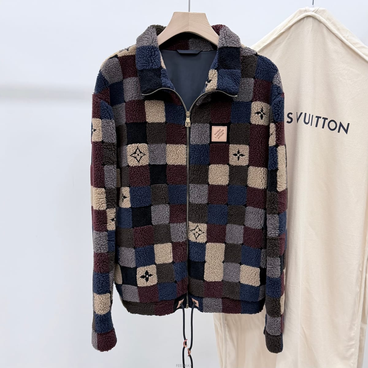 Louis Vuitton [S+��/XL] 25FW ���̺��� �ٹ̿� �ø��� �ĸ��� ����[S+��/XL] 25FW ���̺��� �ٹ̿� �ø��� �ĸ��� ����