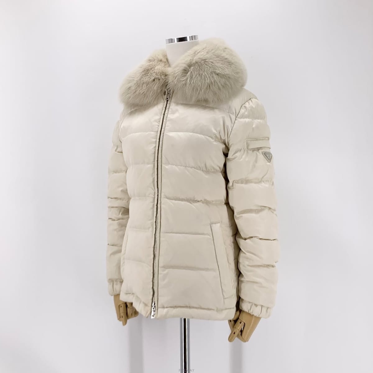 PRADA ����� �ﰢ�ΰ� ���� ������ �е� ��������� �ﰢ�ΰ� ���� ������ �е� ����