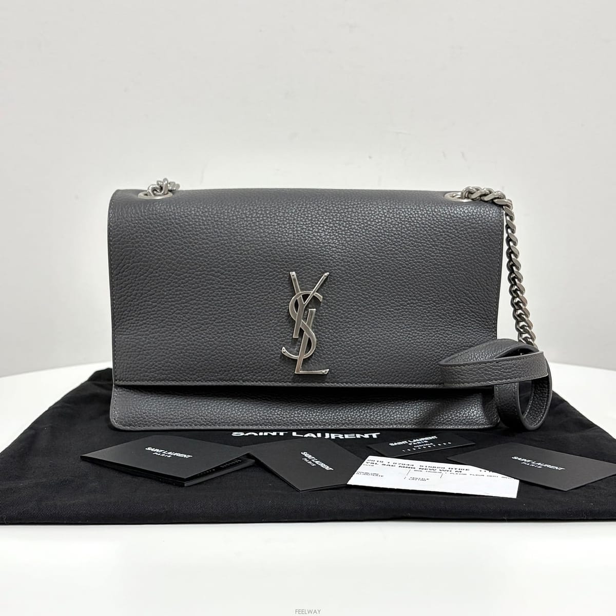 Saint Laurent ���ζ� ���� �̵� ü�� ����� �׷��� (515823)���ζ� ���� �̵� ü�� ����� �׷��� (515823)