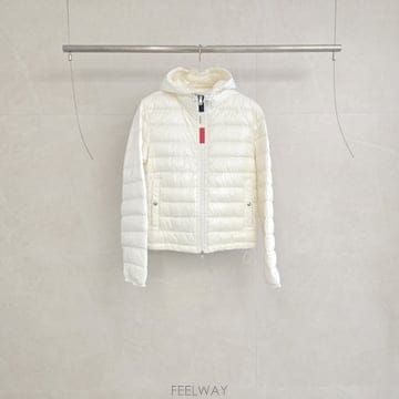 몽클레어 룩 다운 후드 쇼트 다운 패딩 2 F10911A