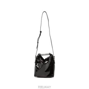 26 FW 메종마르지엘라 재패니즈 페이턴트 레더 토트 백 SB6WD0042P7560 TP455291580