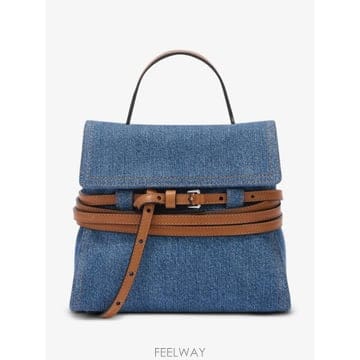 Moschino 26 FW ��Ű�� Ÿ�� �� ���� Ŭ��ġ MC4037PP1POO1 TP45569265626 FW ��Ű�� Ÿ�� �� ���� Ŭ��ġ MC4037PP1POO1 TP455
