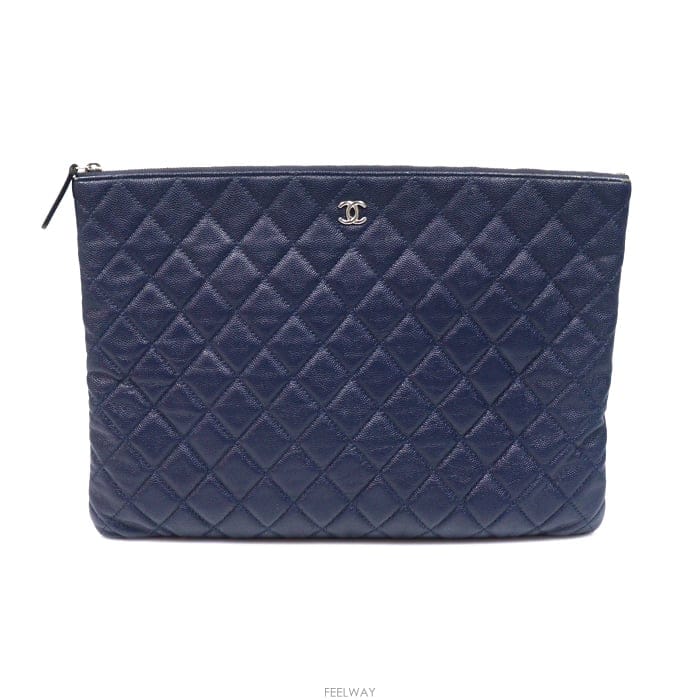 CHANEL Chanel(����) A82552 ���̺� ĳ��� ����CC�ΰ� Ŭ���� ���� O CASE �Ŀ�ġ Ŭ��ġ(24����)Chanel(����) A82552 ���̺� ĳ��� ����CC�ΰ� Ŭ���� ��