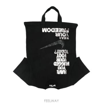 26 FW 꼼데가르송 X 나이키 슬로건 프린트 토트 백 1PK203 TP455330953