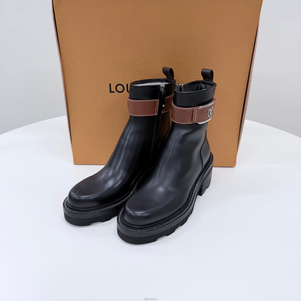 Louis Vuitton [S+��/38] ���̺��� LV �ΰ� ÿ�� ��Ŭ ���� ����[S+��/38] ���̺��� LV �ΰ� ÿ�� ��Ŭ ���� ����