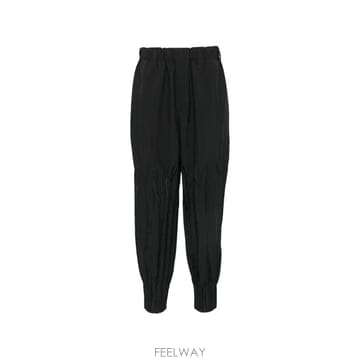26 FW 이세이 미야케 플리츠 커프스 밴딩 웨이스트 팬츠 LA66FF01515 TP456001571