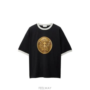 Versace 26 FW ������ü ����Ʈ ��ư ���� ���ַ� Ƽ���� 10260931A18735 TP45503409926 FW ������ü ����Ʈ ��ư ���� ���ַ� Ƽ���� 10260931