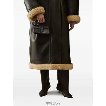 Jacquemus 26 FW ��ũ���� ���� ž �ڵ� ���� Ŭ��ġ BAW00006AC05A01 TP45508395126 FW ��ũ���� ���� ž �ڵ� ���� Ŭ��ġ BAW00006AC05
