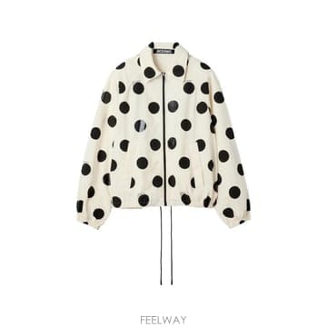 Jacquemus 26 FW ��ũ���� ����극��Ŀ ��Ŷ OUM00139AW00979 TP45910465726 FW ��ũ���� ����극��Ŀ ��Ŷ OUM00139AW00979 TP459