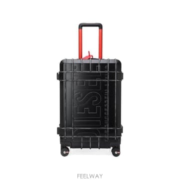당일배송 디젤 엠보스드 로고 미디엄 여행용 캐리어
