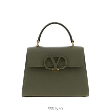 Valentino 26 FW �߷�Ƽ�� ����ٴ� ����ٴ� ���̽��� �׷��̴� ī����Ų ���� �ڵ�� WB0T85YCZ TP4573926 FW �߷�Ƽ�� ����ٴ� ����ٴ� ���̽��� �׷��̴� ī