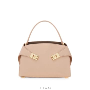 Ferragamo 26 FW ��󰡸� ��� ����Ʈ �����÷� �ڵ�� XS 795368 TP45739761526 FW ��󰡸� ��� ����Ʈ �����÷� �ڵ�� XS 795368 T