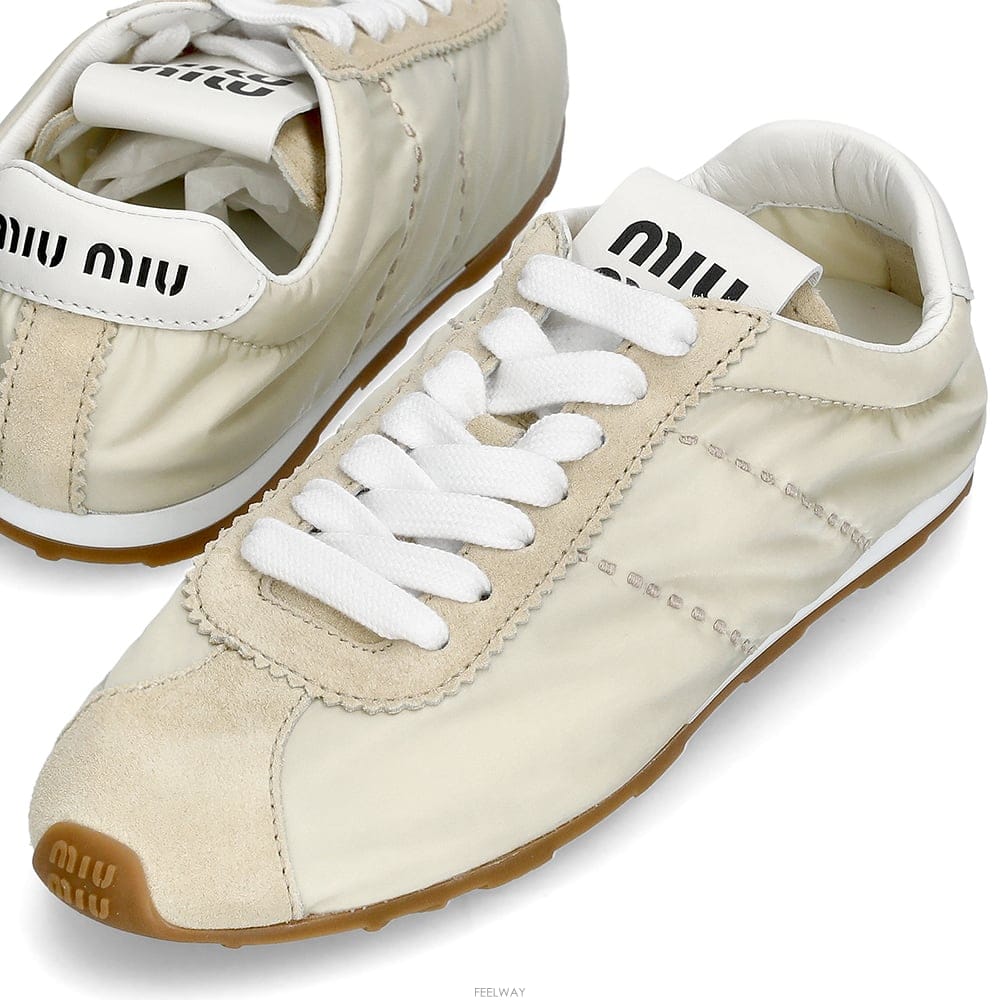 Miu Miu ������ 26FW �̿�̿� �÷� ����Ŀ�� 5E114E D7C F021M������ 26FW �̿�̿� �÷� ����Ŀ�� 5E114E D7C F021M