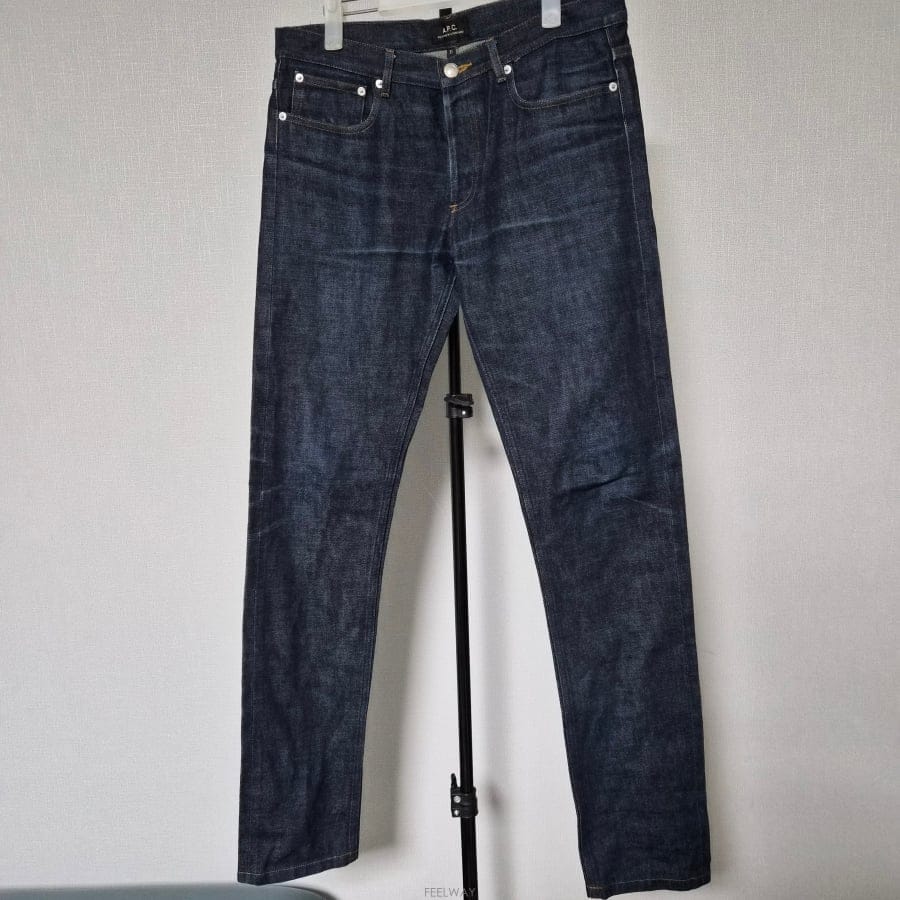 A.P.C. A.P.C ����� 31 ������ �������� M-����-506A.P.C ����� 31 ������ �������� M-����-506