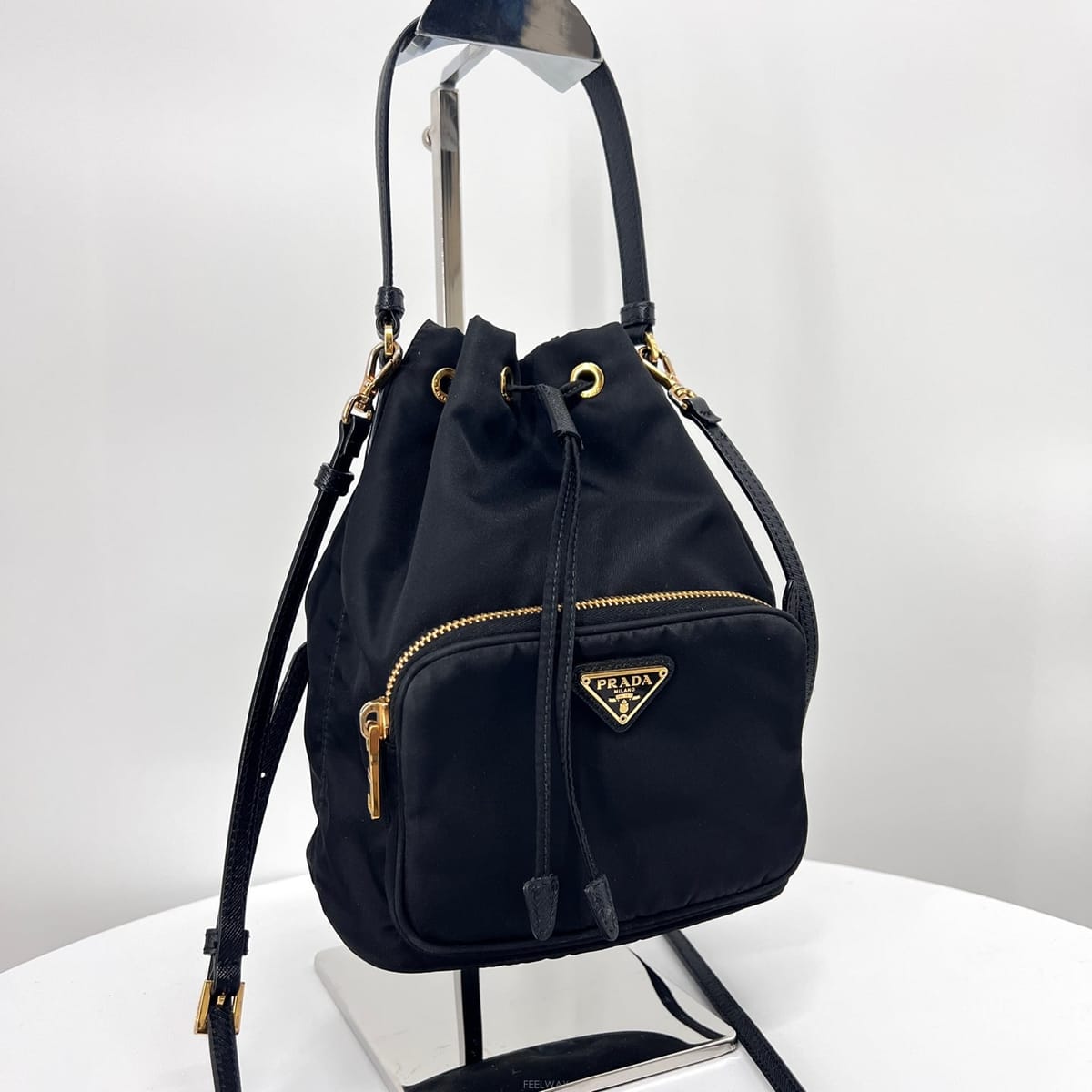 PRADA ����� ���Ϸ� �ﰢ�ΰ� ��Ŷ�� ũ�ν��� ���� (1BH038)����� ���Ϸ� �ﰢ�ΰ� ��Ŷ�� ũ�ν��� ���� (1BH038)