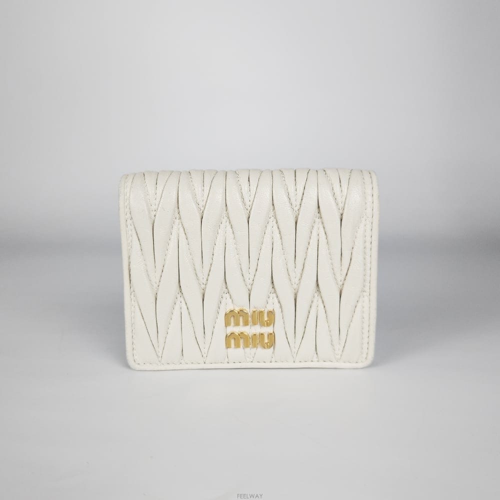 Miu Miu �̿�̿� ȭ��Ʈ ���׶�� �ȵ��� �������̿�̿� ȭ��Ʈ ���׶�� �ȵ��� ������