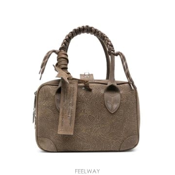 26 FW Golden Goose 비타 엠보스드 스타 패치 숄더 백 GWA00470A000915 TP4593