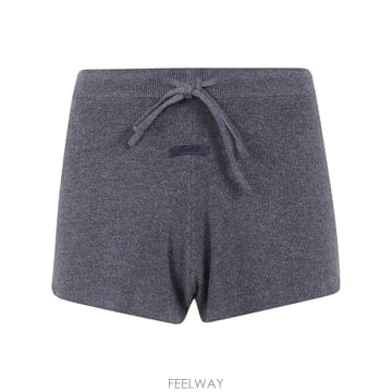 Fear of God �δ��� FEAR OF GOD ESSENTIALS �Ǿ���갫 ������ �׷��� �����δ��� FEAR OF GOD ESSENTIALS �Ǿ���갫 ������ �׷���