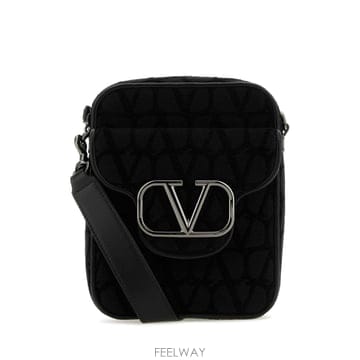 Valentino 23FW �߷�Ƽ�� Toile Iconographe ���� ũ�ν��ٵ� �� 3Y2B0C14PMJ0NO TP570323FW �߷�Ƽ�� Toile Iconographe ���� ũ�ν��ٵ� �� 3Y2