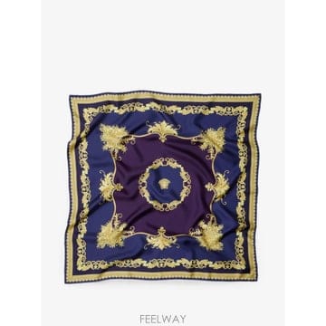 26 FW 베르사체 프린트 실크 트윌 스카프 90cm 10016001A19393 TP457841520