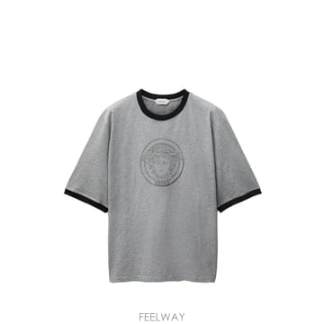 Versace 26 FW ������ü �ΰ� ����Ʈ ��ư ���� Ƽ���� 10260041A18731 TP45565392726 FW ������ü �ΰ� ����Ʈ ��ư ���� Ƽ���� 10260041A1