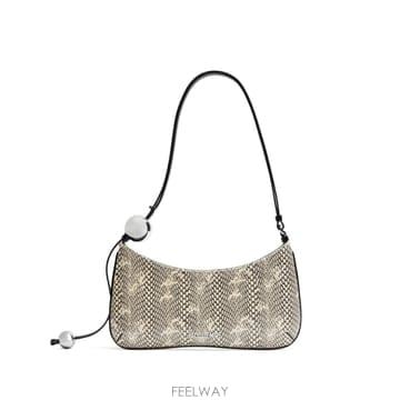 Jacquemus ���Ϲ�� ��ũ���� �� ���� �並 ��� ����Ϲ�� ��ũ���� �� ���� �並 ��� ��