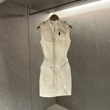 루이비통 모노그램 지퍼 화이트 원피스