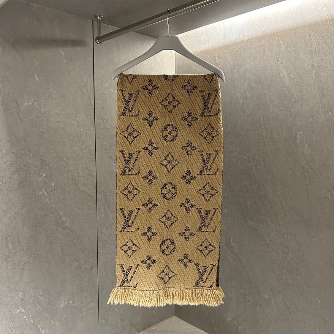 Louis Vuitton ���̺��� ���׷� �ΰ����Ͼ� ���÷����̺��� ���׷� �ΰ����Ͼ� ���÷�