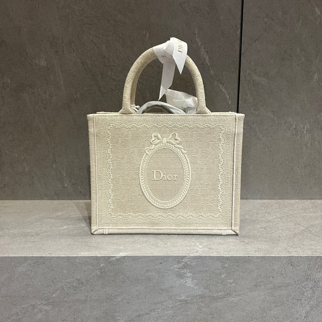 DIOR ��� �� ��Ʈ ��Ʈ�� �� ������� �� ��Ʈ ��Ʈ�� �� ����