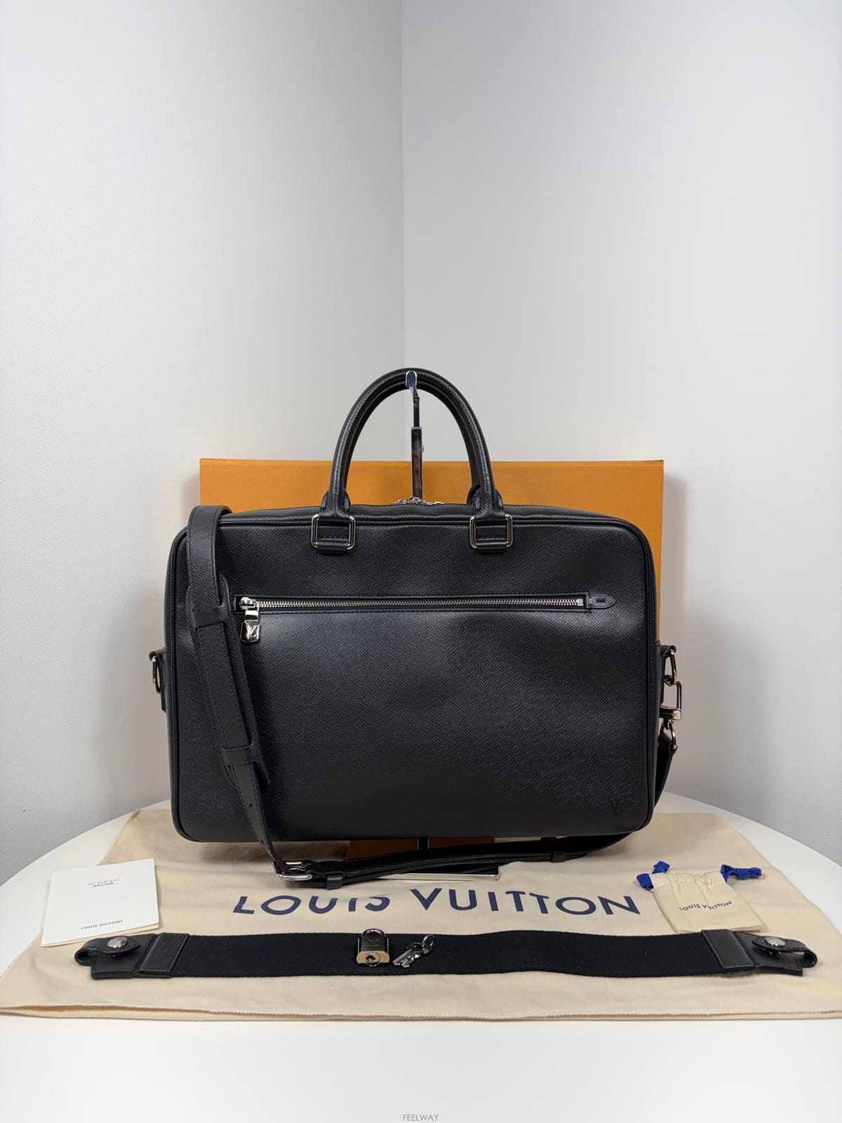 Louis Vuitton ���̺��� M33441 Ÿ�̰� ����Ʈ ����������̺��� M33441 Ÿ�̰� ����Ʈ ��������