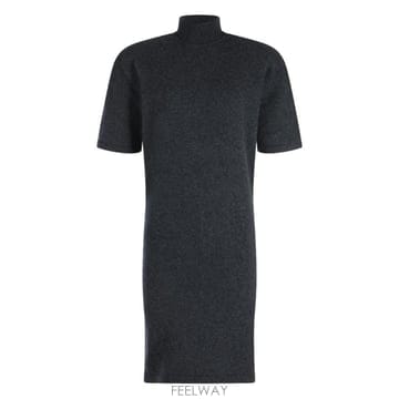 Jacquemus 25FW ��ũ���� I live in a chestnut ��Ʈ �巹��  25HDRW00713AK0028297025FW ��ũ���� I live in a chestnut ��Ʈ �巹��  25HDRW