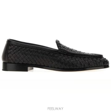Bottega Veneta 26 FW ���װ� ����Ÿ �Ƿ�ġ�� ���� 1000 867565V2ED026 FW ���װ� ����Ÿ �Ƿ�ġ�� ���� 1000 867565V2ED0