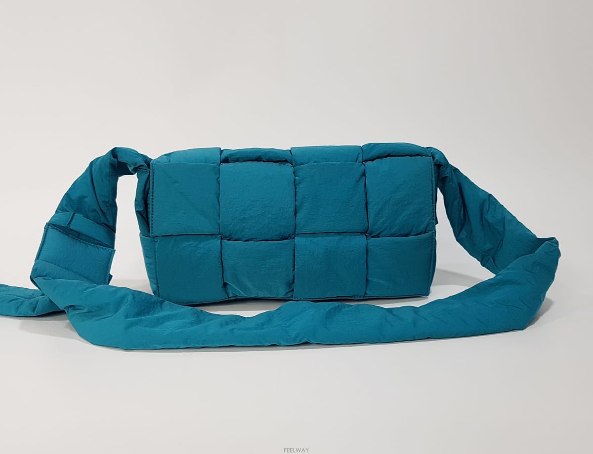 Bottega Veneta ���װ�����Ÿ �е�� ī��Ʈ ũ�ν��麸�װ�����Ÿ �е�� ī��Ʈ ũ�ν���
