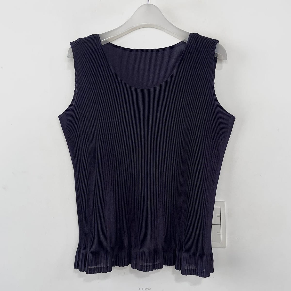 Issey Miyake �ø����ø��� �̼��̹̾��� �����긮�� ž�ø����ø��� �̼��̹̾��� �����긮�� ž