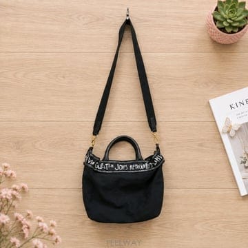 Lanvin �Ѽ� ���� 2022  ���͸� ��� ���Ϸ� ������ ��Ʈ�� ũ�ν����Ѽ� ���� 2022  ���͸� ��� ���Ϸ� ������ ��Ʈ�� ũ��