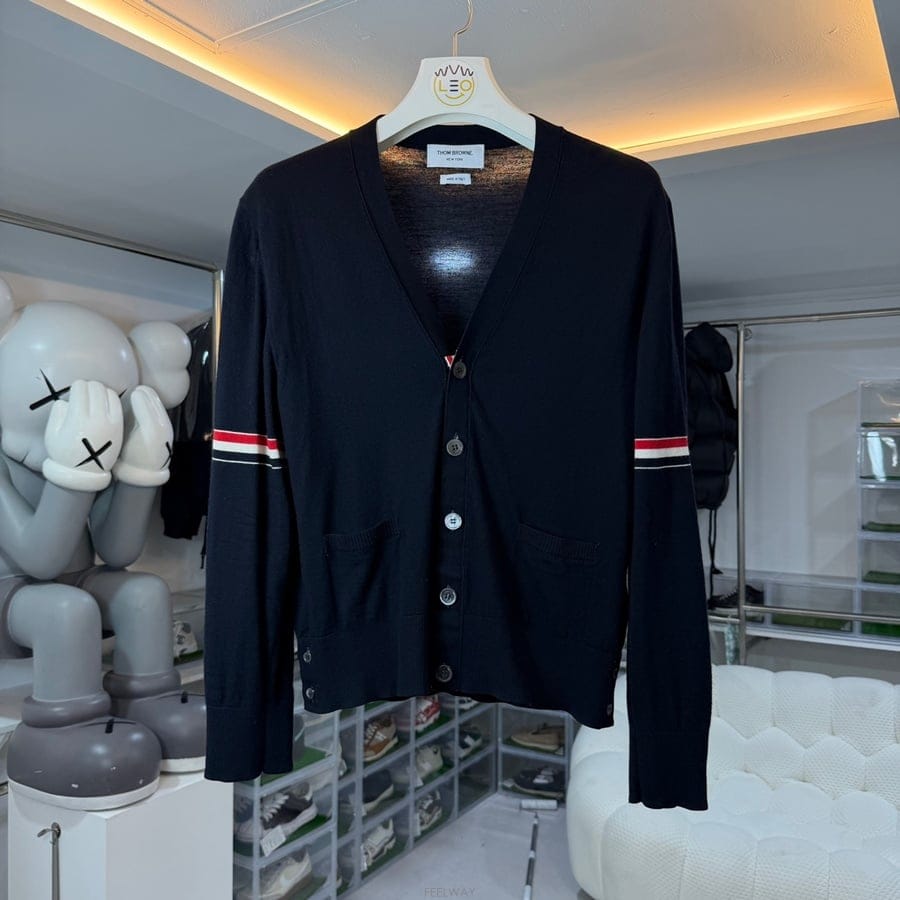 Thom Browne ����� �Ϲ�� �Ｑ ��Ʈ������ �޸��� �� ���������� �Ϲ�� �Ｑ ��Ʈ������ �޸��� �� �����